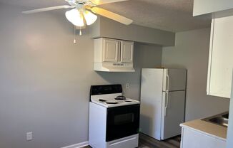 2 beds, 1 bath, $795, Unit 1W