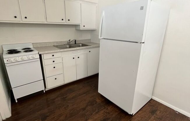 1 bed, 1 bath, 475 sqft, $975, Unit 8