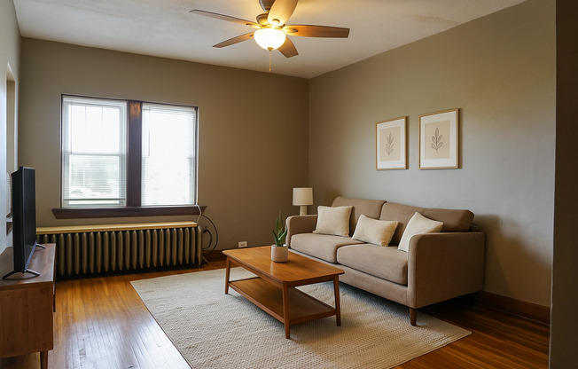 1 bed, 1 bath, 650 sqft, $850, Unit 1741 K St-C3