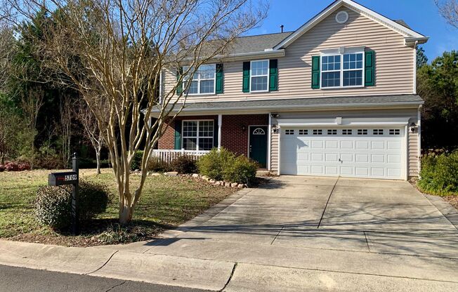 4 Bed | 2.5 Bath House with Screened in Porch - Lawncare Included!