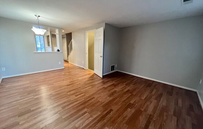 Amazing 2 BR/2 BA EOG Townhome in Montgomery Village!