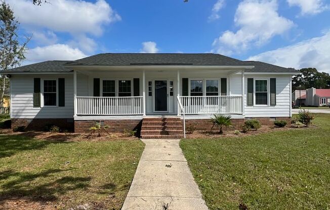 Home for RentNew Listing** Beautifull Home in the Oakdale area. Extra nice quiet neighborhood with screen back porch.