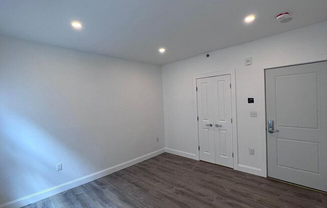 Studio, 12 baths, 9,999 sqft, $1,095, Unit 69-25