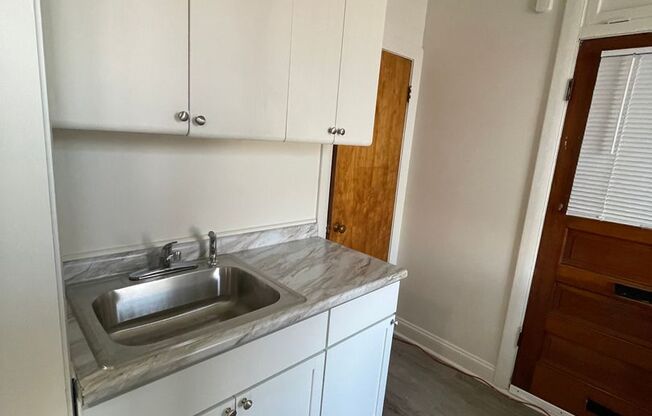 1 bed, 1 bath, 650 sqft, $950, Unit 1154 C-3