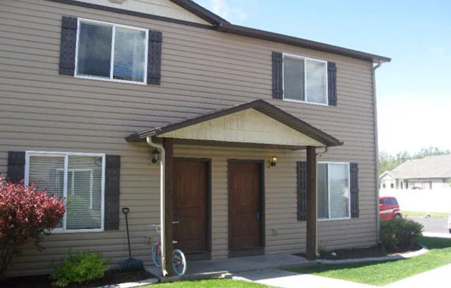 2 bed 1.5 bath Townhome in The Meadows-NEW PAINT AND CARPET LAST YEAR-$150 OFF FIRST MONTHS RENT!!