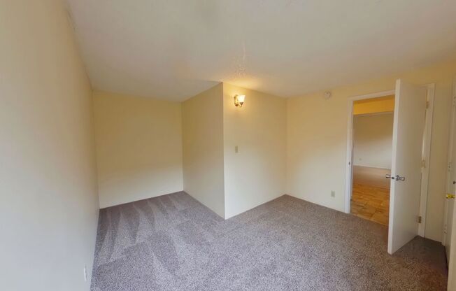 2 beds, 1 bath, $1,200, Unit 6