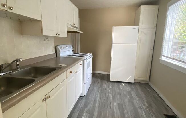 2 beds, 1 bath, $1,295