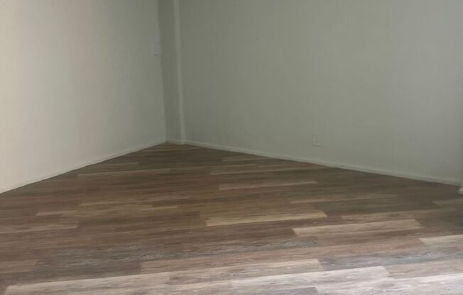 1 bed, 1 bath, 430 sqft, $1,400, Unit 512