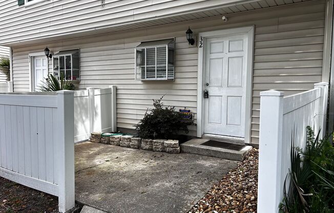 Newly Renovated 2/1.5 Condo in Gated Community Downtown!