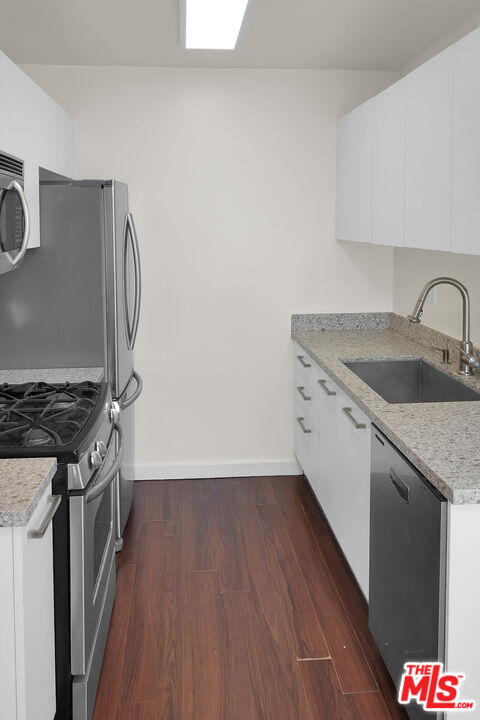 2 beds, 1 bath, $4,500, Unit 2