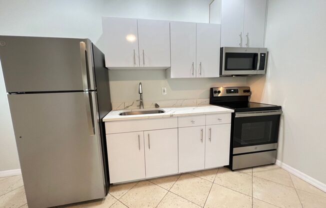 1 bed, 1 bath, 600 sqft, $1,600