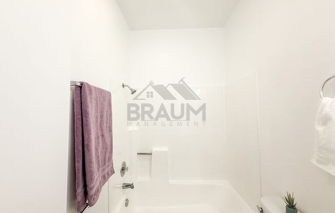 2 beds, 2 baths, 1,000 sqft, $2,450, Unit 215