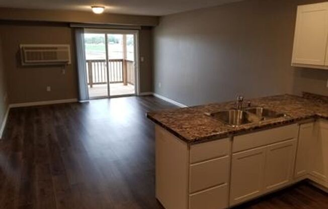 1 bed, 1 bath, 648 sqft, $1,195, Unit 213