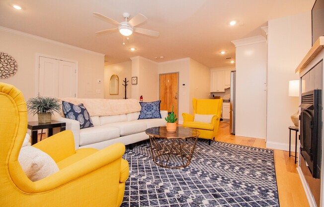 2 beds, 2 baths, 1,000 sqft, $7,800, Unit 4
