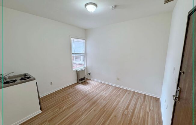 Studio, 1 bath, 350 sqft, $989, Unit 317