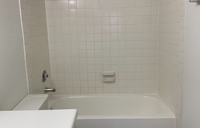 2 beds, 2 baths, 1,003 sqft, $1,050, Unit 2703