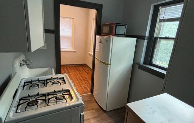 Studio, 1 bath, 450 sqft, $600, Unit D4