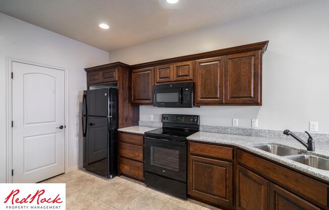 3 beds, 2.5 baths, $1,595, Unit # 21