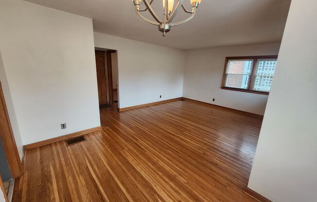 2 beds, 1 bath, $1,595