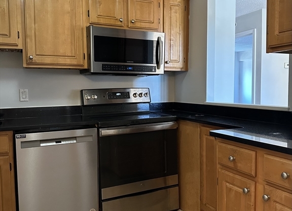 2 beds, 1 bath, 940 sqft, $2,400, Unit 8C
