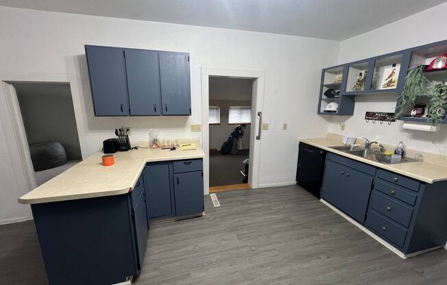 2 beds, 1 bath, $1,450