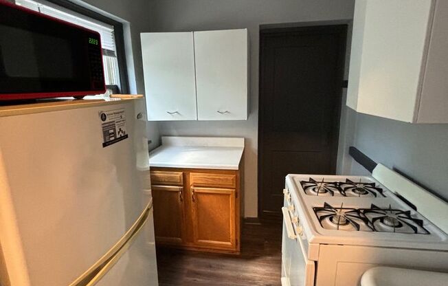 Studio, 1 bath, 450 sqft, $600, Unit D4