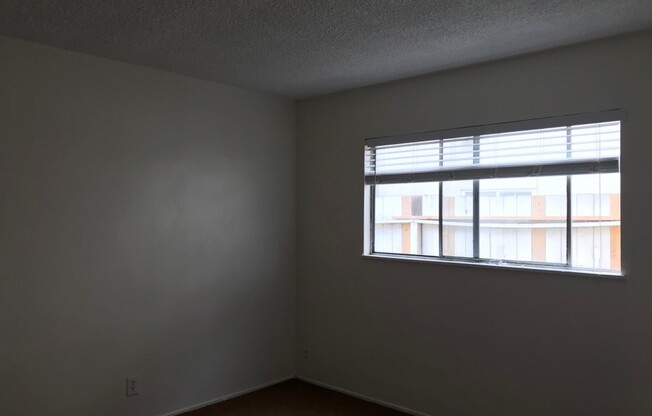 2 beds, 1 bath, $4,000, Unit A