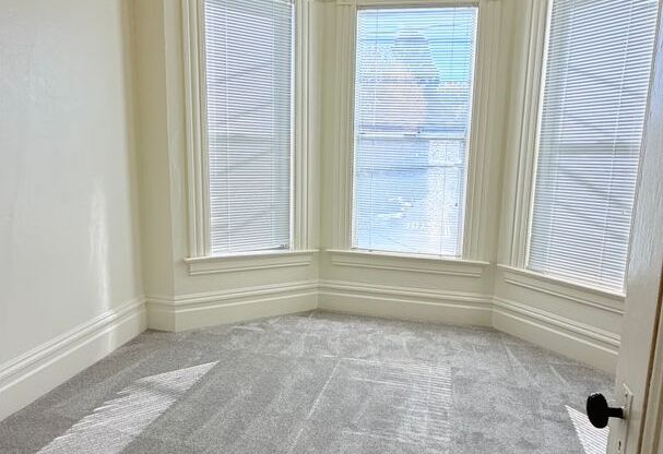 3 beds, 1 bath, $2,895