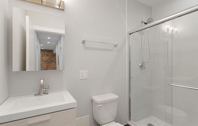 3 beds, 1 bath, 670 sqft, $2,200, Unit 1556-1L