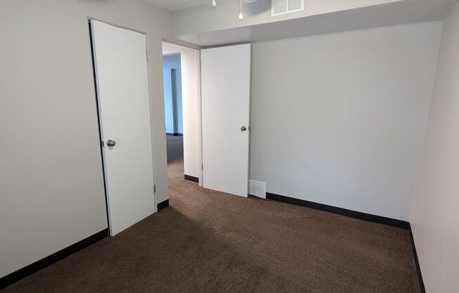 2 beds, 1 bath, 700 sqft, $800, Unit Unit 3