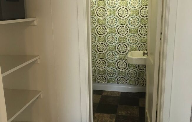 1 bed, 1 bath, 580 sqft, $655, Unit 1300-1607