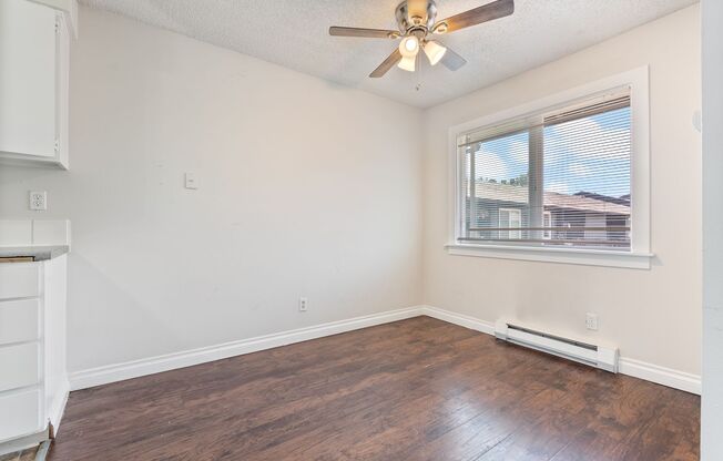 2 beds, 1 bath, 864 sqft, $1,349, Unit #30