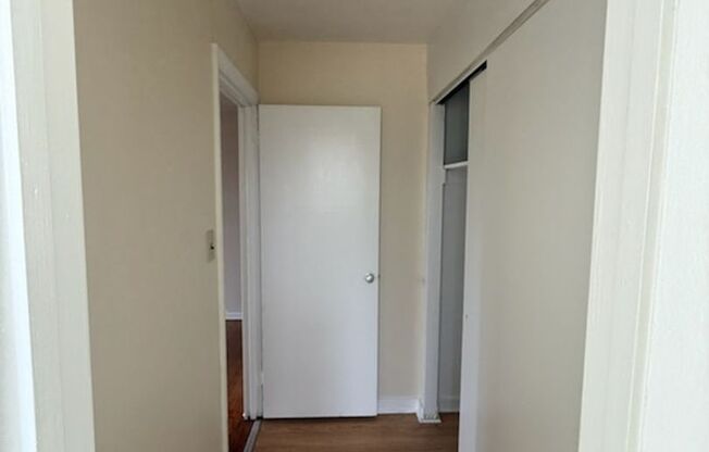 Studio, 1 bath, 487 sqft, $1,300, Unit Fifth 201