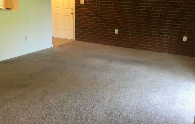 2 beds, 1 bath, 925 sqft, $1,185, Unit 07