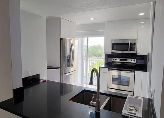 199 SW 12 AVE