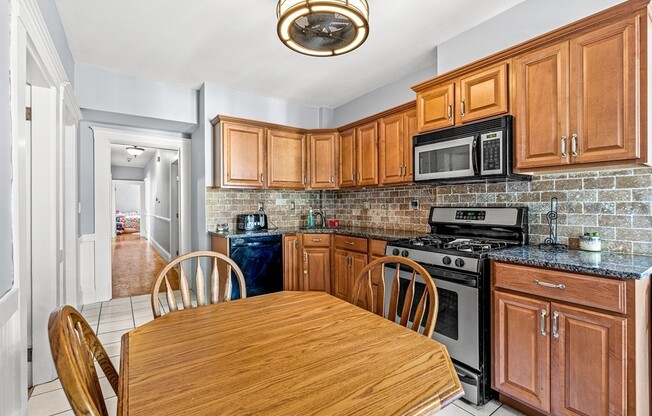 4 beds, 1 bath, 1,210 sqft, $3,000, Unit 3