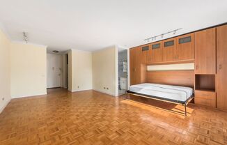 215 W 95 ST
