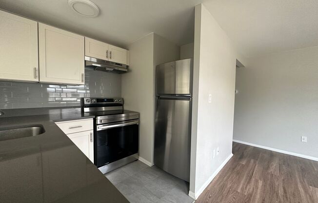 Sunset Park Apartments – Newly Renovated 1 Bed/1 Bath Homes in Lakewood!