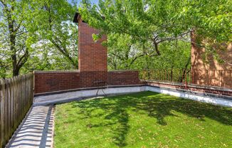 2 Bedroom in Lakeview with Roofdecks!