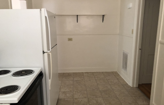 1 bed, 1 bath, $995, Unit RS