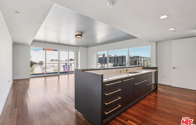 2 beds, 2.5 baths, 2,000 sqft, $7,995, Unit 5A