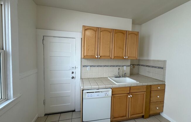 2 beds, 1 bath, 720 sqft, $2,995, Unit 60