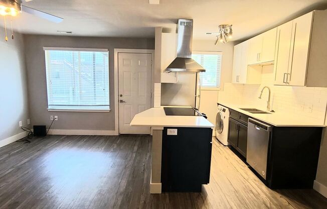 1 bed, 1 bath, 560 sqft, $1,195, Unit 10