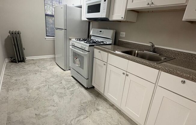 2 beds, 1 bath, 672 sqft, $1,125, Unit CA 141-2S