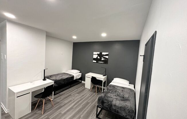 8 beds, 4 baths, 376 sqft, $944, Unit Room 201 - 201 - 1 - A