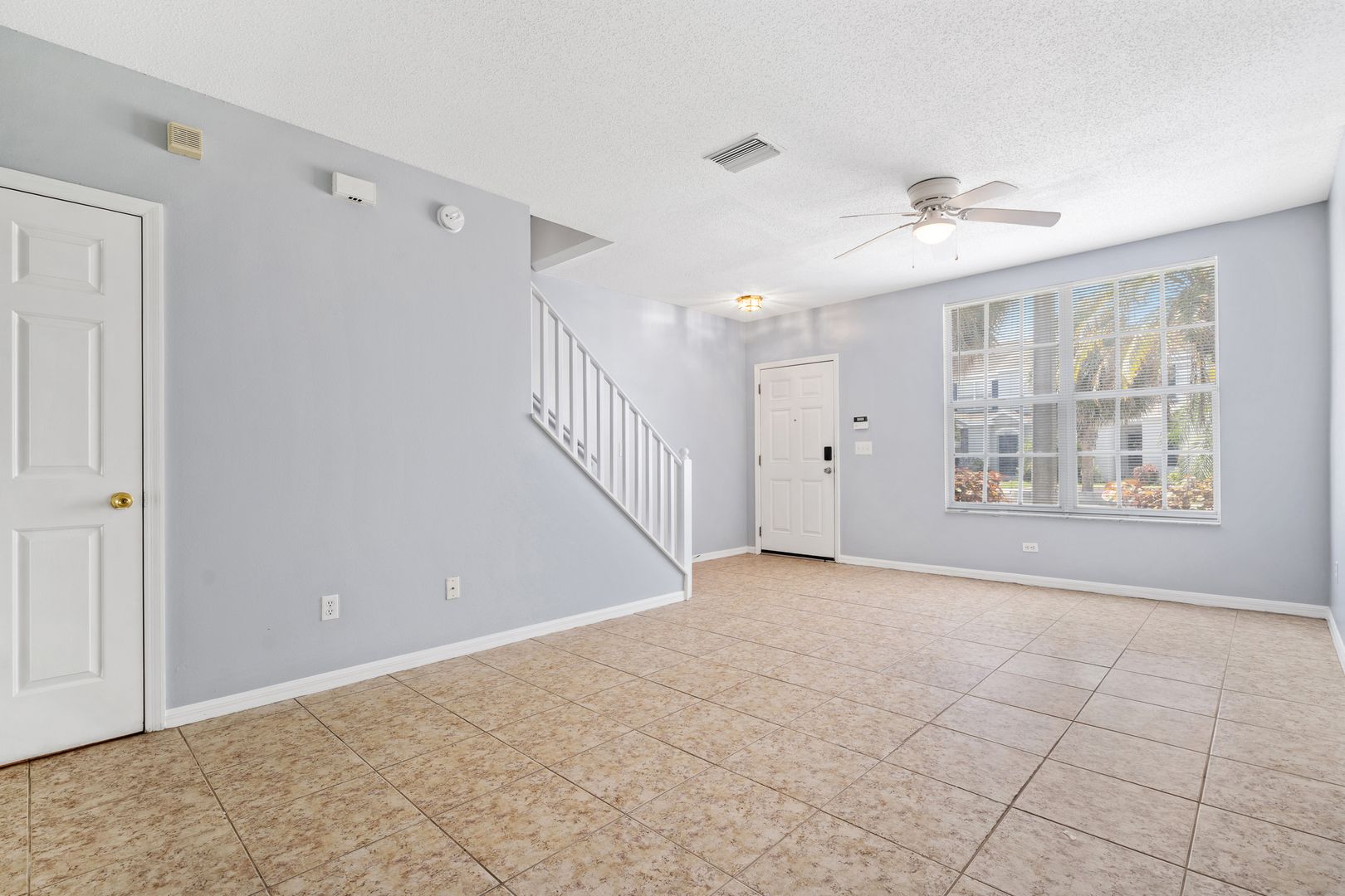 Elegant Riverview Town House