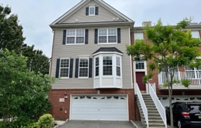 2 SWAN CT