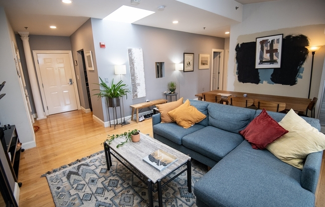 2 beds, 1 bath, 946 sqft, $4,500, Unit 507