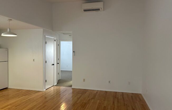 Well maintained Overlook neighborhood tri-plex!