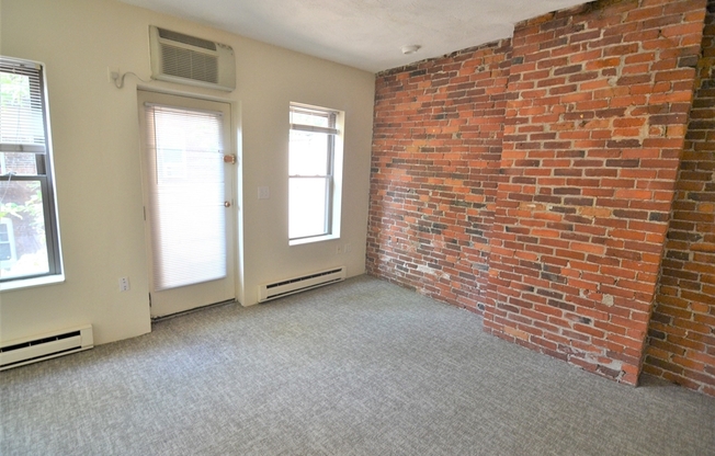 2 beds, 1 bath, 970 sqft, $4,075, Unit 63-6